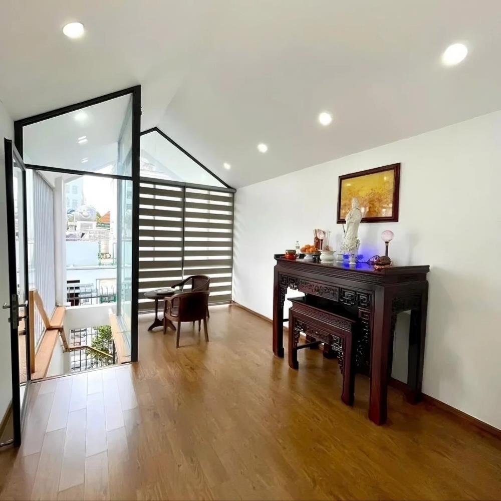 Bán nhà mới 5 tầng, Chợ Bàn Cờ - Xe Hơi Ngủ Trong Nhà, Giá 12.8 tỷ