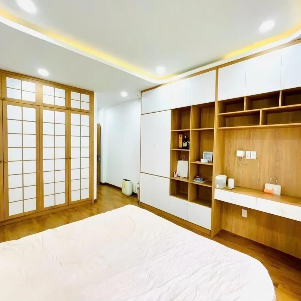 Bán nhà mới 5 tầng, Chợ Bàn Cờ - Xe Hơi Ngủ Trong Nhà, Giá 12.8 tỷ