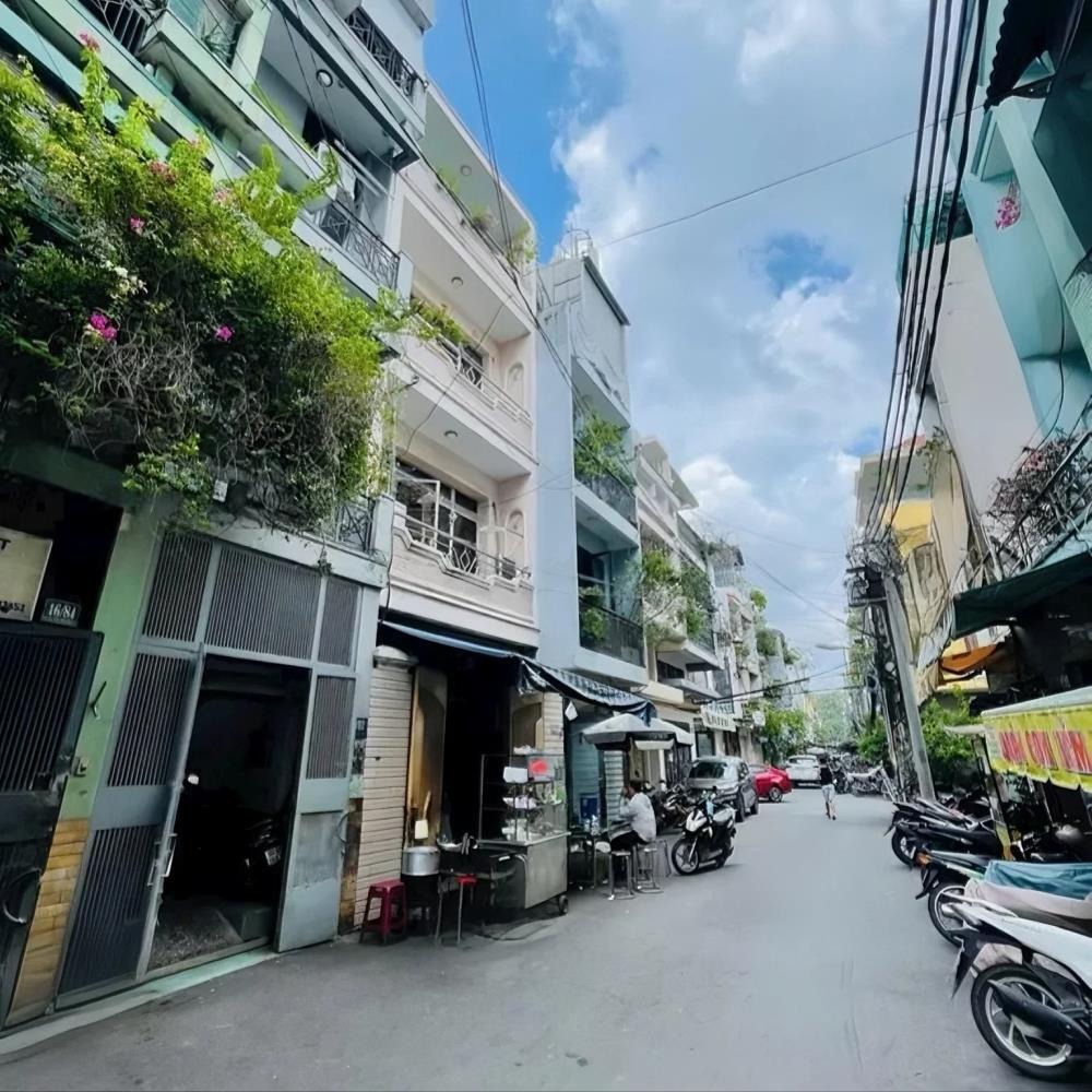 Bán nhà mới 5 tầng, Chợ Bàn Cờ - Xe Hơi Ngủ Trong Nhà, Giá 12.8 tỷ