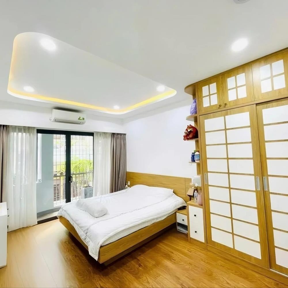Bán nhà mới 5 tầng, Chợ Bàn Cờ - Xe Hơi Ngủ Trong Nhà, Giá 12.8 tỷ