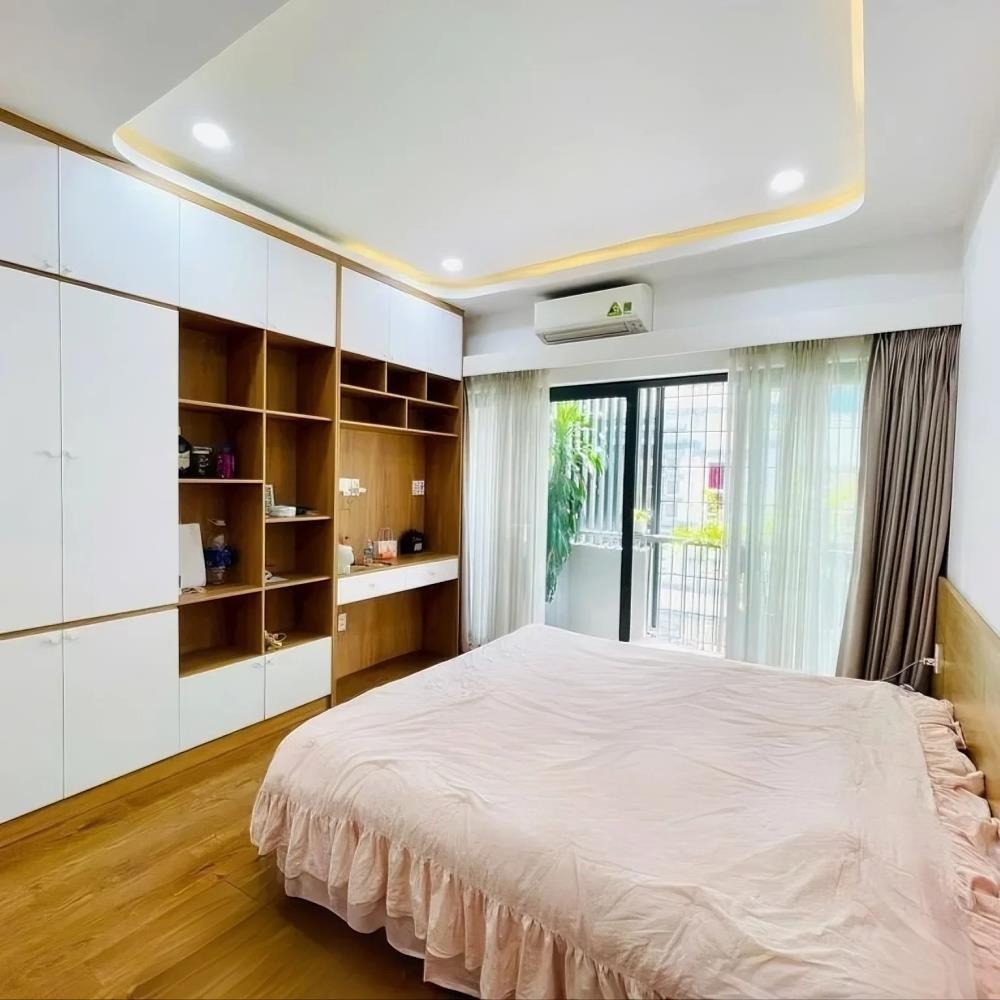 Bán nhà mới 5 tầng, Chợ Bàn Cờ - Xe Hơi Ngủ Trong Nhà, Giá 12.8 tỷ