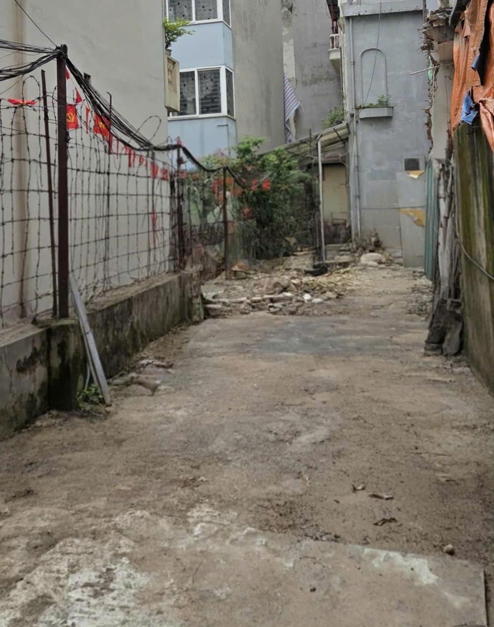 Bán Đất Lạc Long Quân 85m2 Lô Góc - Giá 12.5 Tỷ - Vị Trí Đẹp, Tiềm Năng Sinh Lời