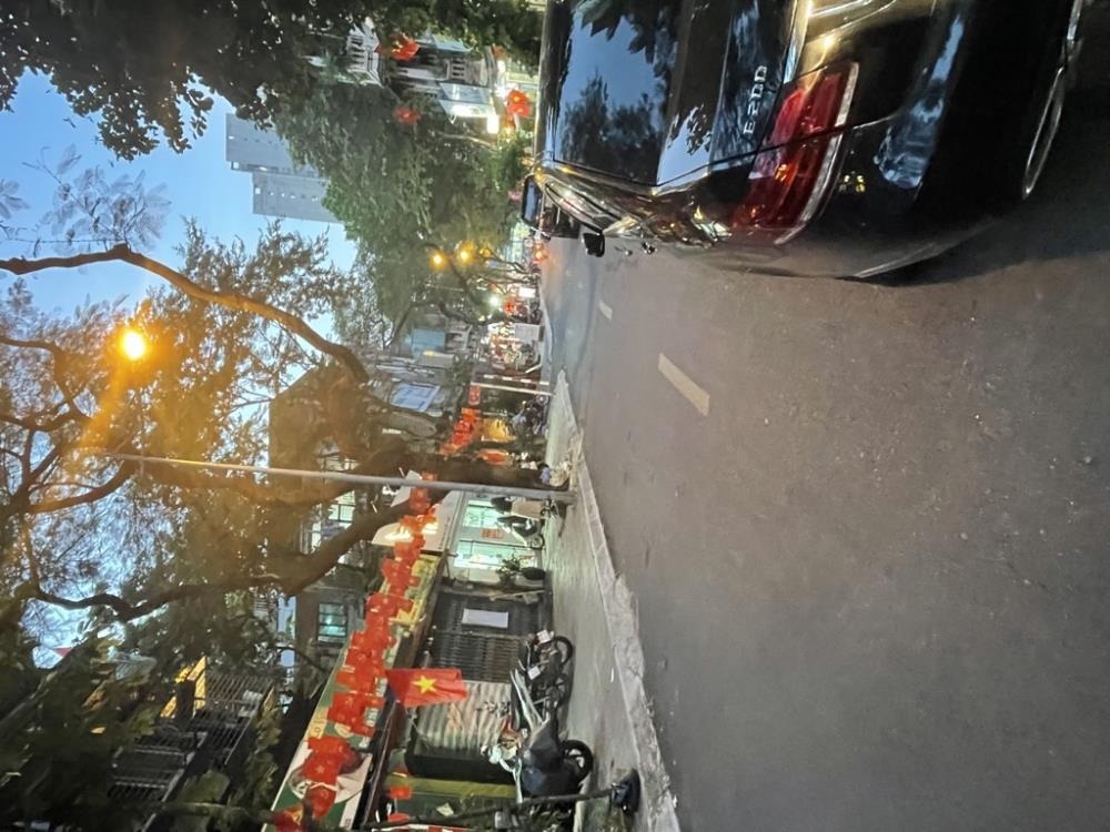 Nhà phố Xuân La 55m² - 5 Tầng, Thang Máy, Ô Tô Đỗ Cửa - Kinh Doanh Sầm Uất