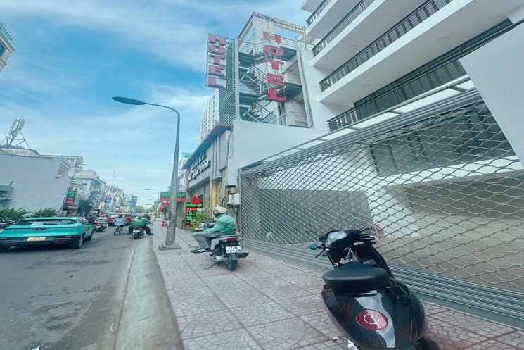 Bán Tòa Nhà Mặt tiền Trương Quốc Dung 6x25 - 7 Tầng thang máy chỉ 35 tỷ