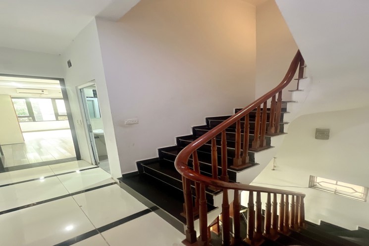 BÁN NHÀ 5 TẦNG, LÔ GÓC, Ô TÔ ĐÕ CỬA , VĨNH HƯNG – HOÀNG MAI,
