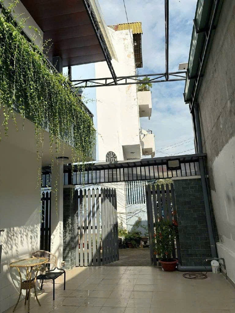 Bán nhà Quận 7 - 118.2m2 - Giá 12.3 tỷ - HXH Nguyễn Văn Quỳ