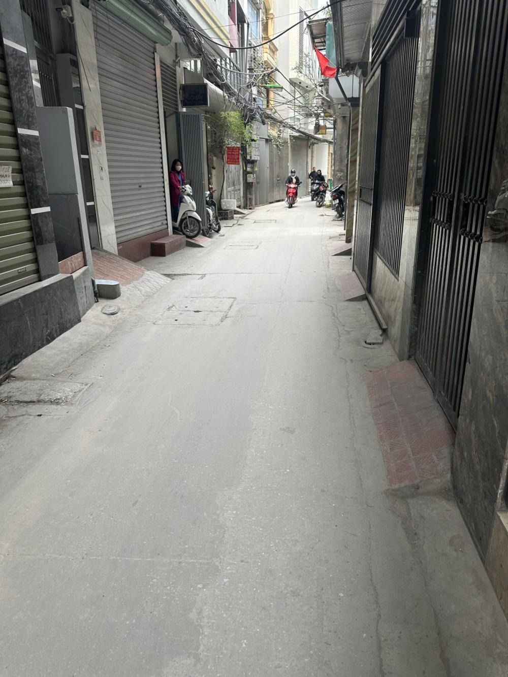 Bán nhà phố Hào Nam, Đống Đa - 50m2, 4 tầng, MT4m - Giá 11.35 tỷ