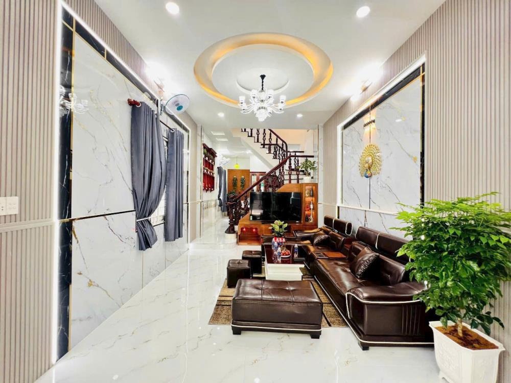 Bán Nhà Phường Hiệp Thành Quận 12 - 4x15, 4 Tầng, Hẻm Xe Hơi - 5.9 Tỷ