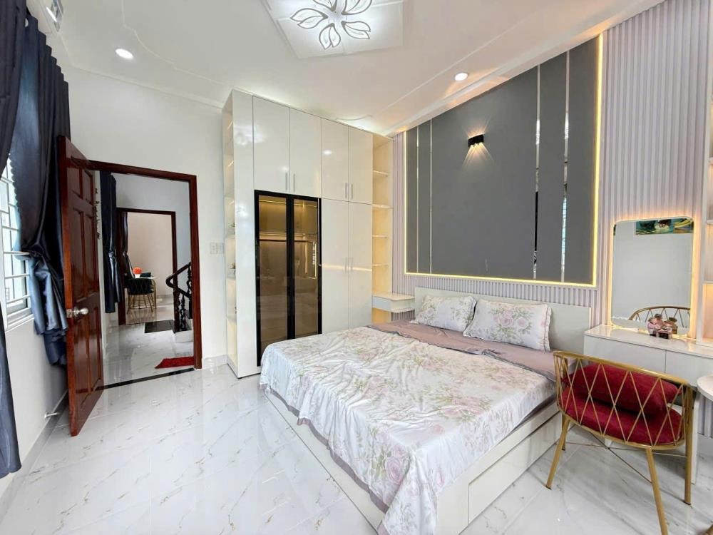 Bán Nhà Phường Hiệp Thành Quận 12 - 4x15, 4 Tầng, Hẻm Xe Hơi - 5.9 Tỷ