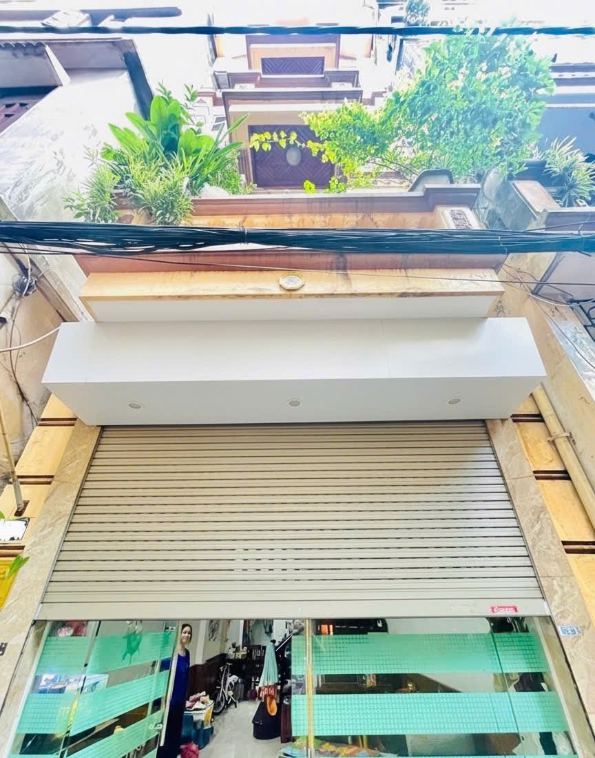 Bán nhà phố Nguyễn Khang, Cầu Giấy - 50m2, 5 tầng, Giá 9.9 tỷ