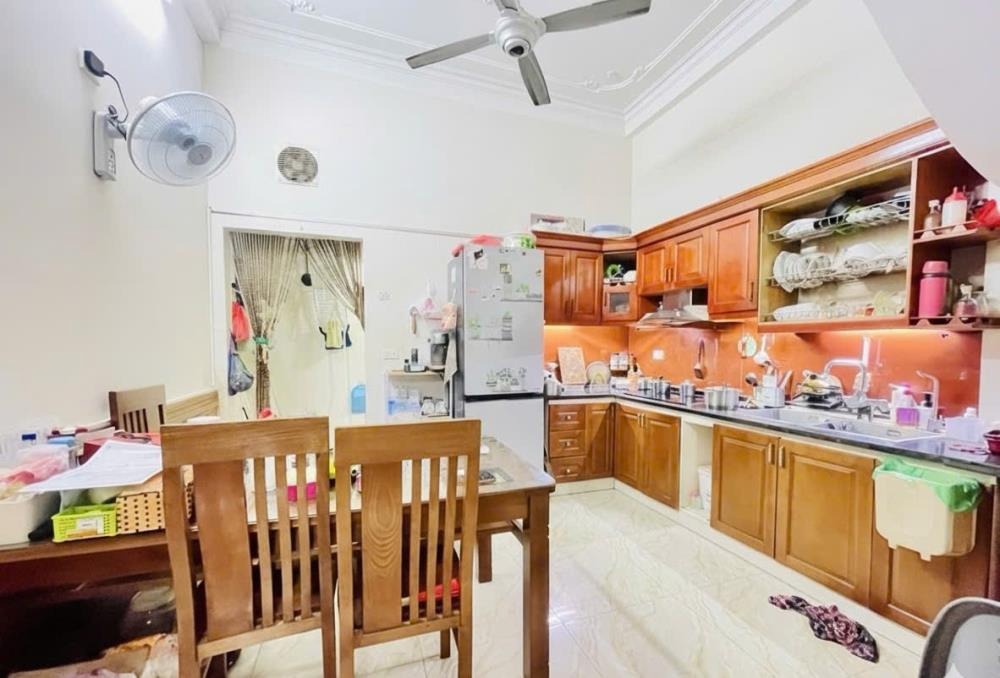 Bán nhà phố Nguyễn Khang, Cầu Giấy - 50m2, 5 tầng, Giá 9.9 tỷ