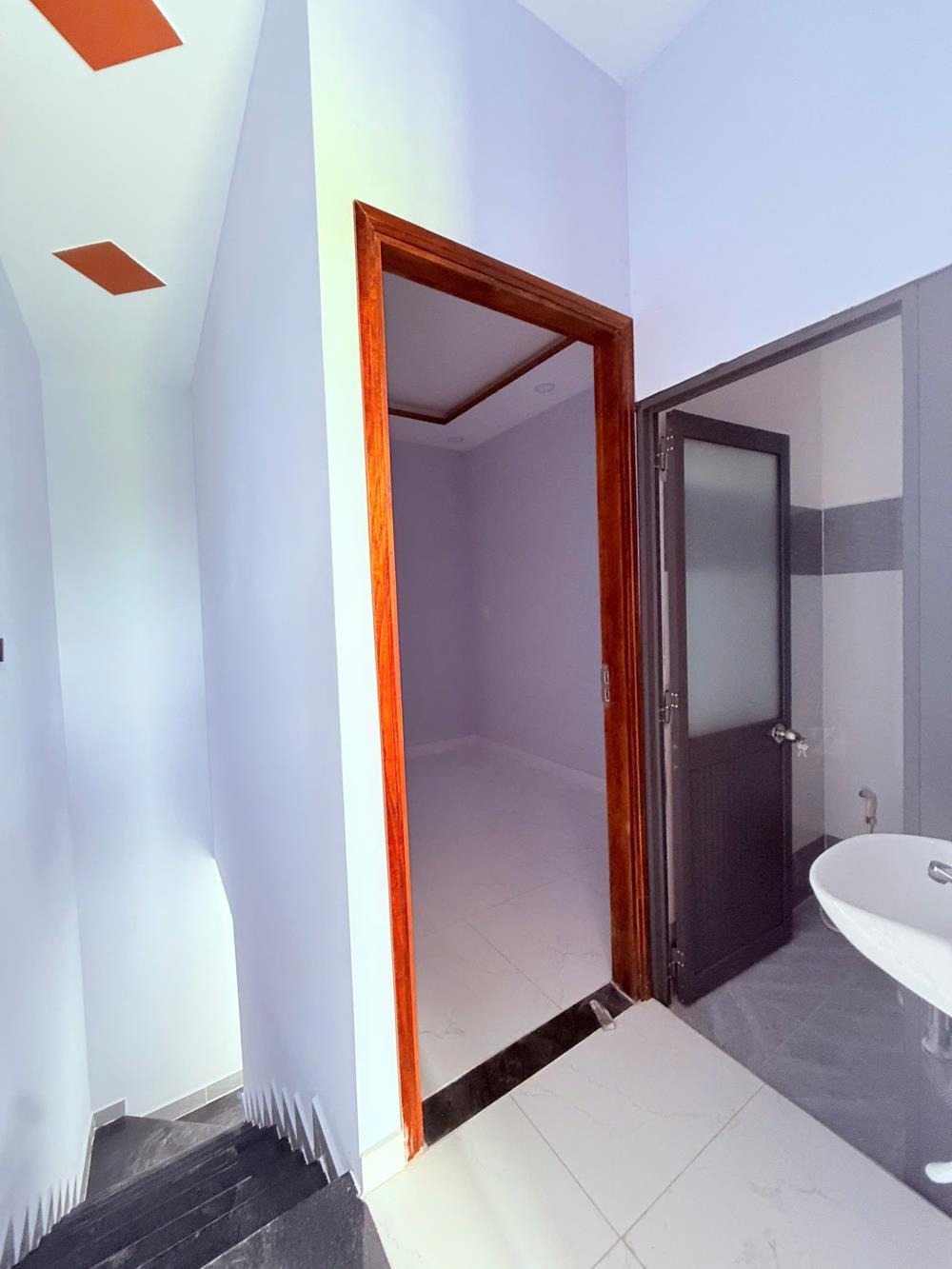 Bán Gấp Nhà 2 Tầng Hóc Môn Giá 549tr - Sổ Riêng, Vị Trí Đẹp