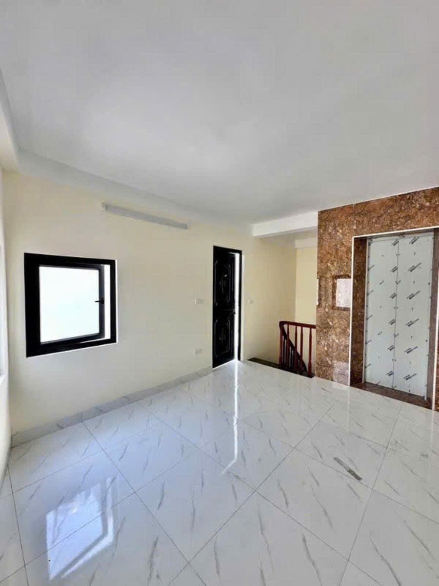Nhà Mặt Phố La Thành Đống Đa - 52m2, 3 Tầng, Mặt Tiền 9m - Giá 36 Tỷ