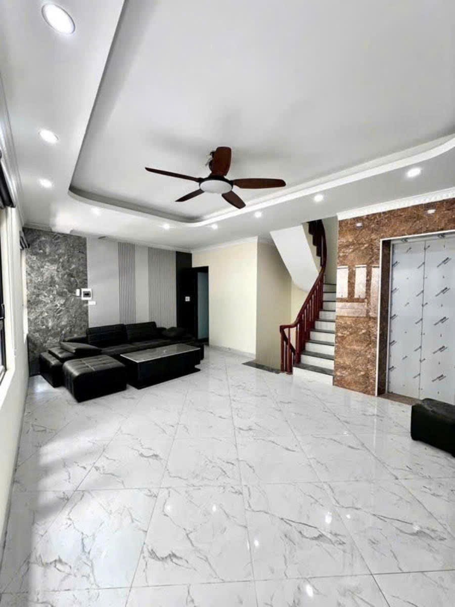 Nhà Mặt Phố La Thành Đống Đa - 52m2, 3 Tầng, Mặt Tiền 9m - Giá 36 Tỷ