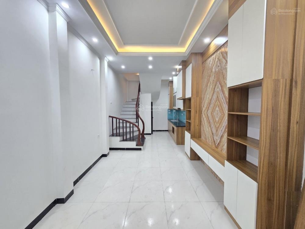 Bán Gấp Nhà Phố Xốm 33m2, 5 Tầng, Mặt Ngõ Thông, Ô Tô Vào Cận