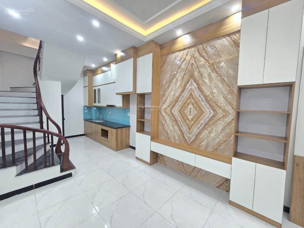 Bán Gấp Nhà Phố Xốm 33m2, 5 Tầng, Mặt Ngõ Thông, Ô Tô Vào Cận
