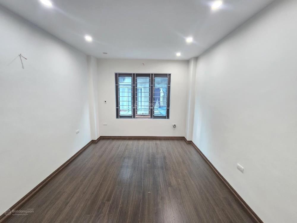 Bán Gấp Nhà Phố Xốm 33m2, 5 Tầng, Mặt Ngõ Thông, Ô Tô Vào Cận