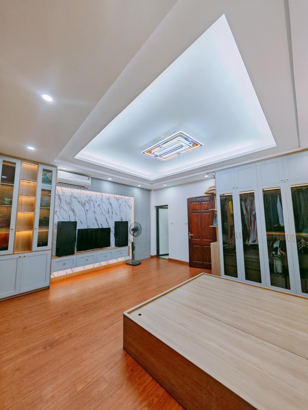 Nhà phố 6 tầng full nội thất, ô tô vào nhà - Doãn Kế Thiện, Cầu Giấy