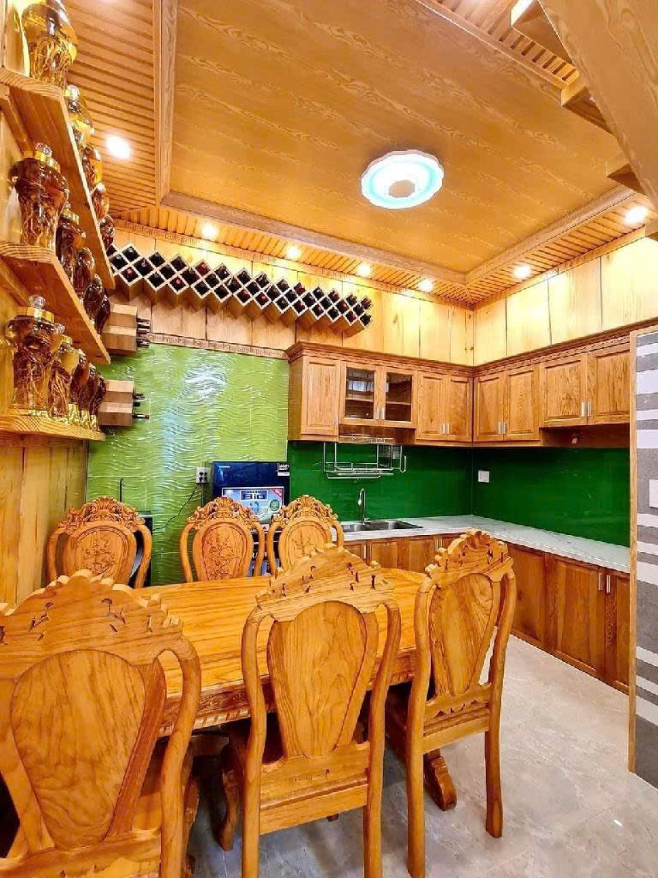 Nhà Ốp Gỗ 2 Tầng HXH 40m2, Vị Trí Đẹp, Giá Tốt Quận Thủ Đức