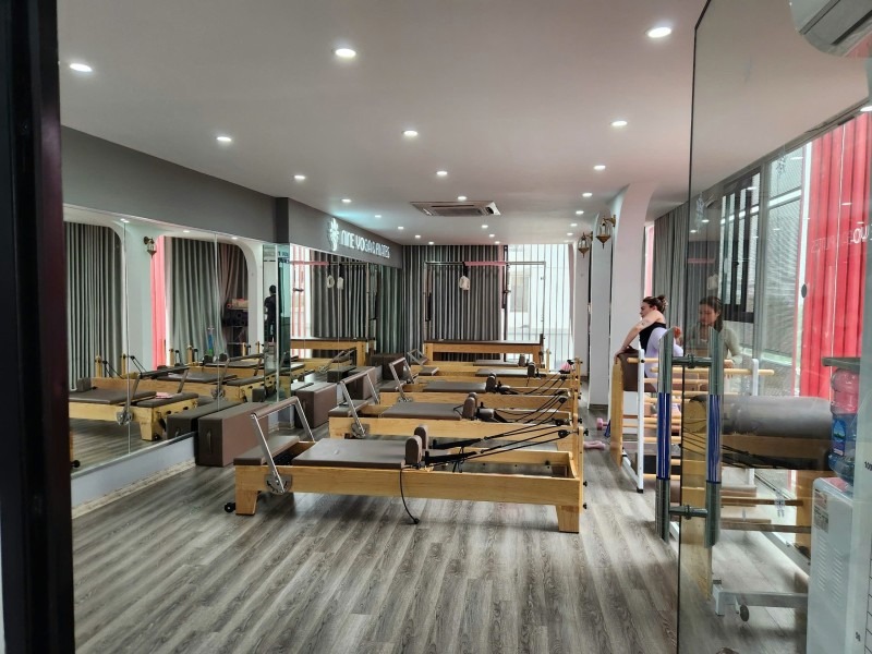 Bán Tòa Nhà Lô Góc Mặt Phố Lạc Long Quân, Tây Hồ - 6 Tầng, Giá 4x Tỷ
