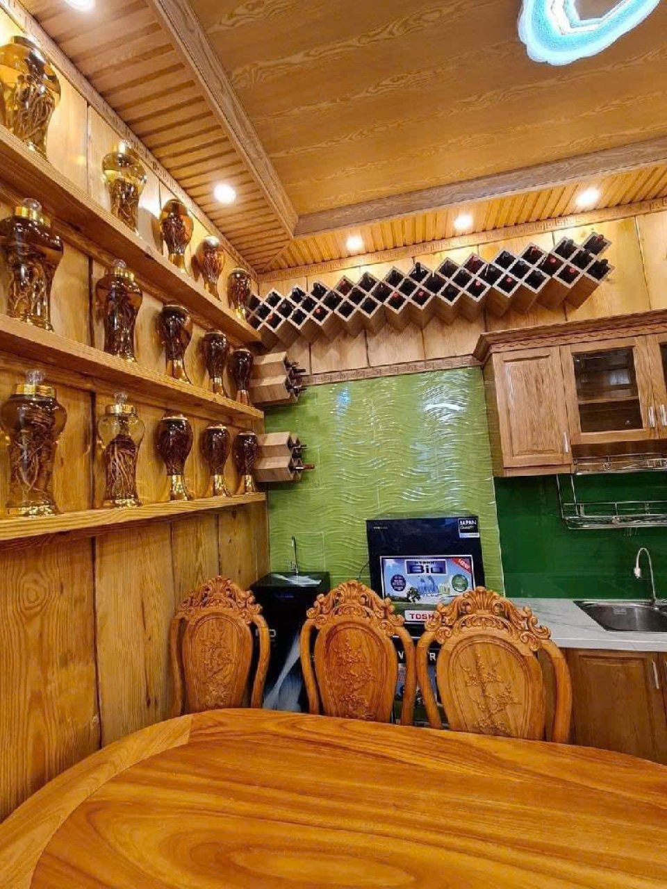 Nhà Ốp Gỗ 2 Tầng HXH 40m2, Vị Trí Đẹp, Giá Tốt Quận Thủ Đức