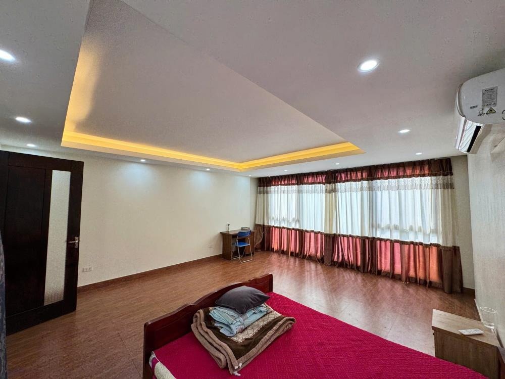 Bán nhà lô góc đấu giá Ngô Thì Nhậm, ô tô vỉa hè, 12m MT, 15 tỷ