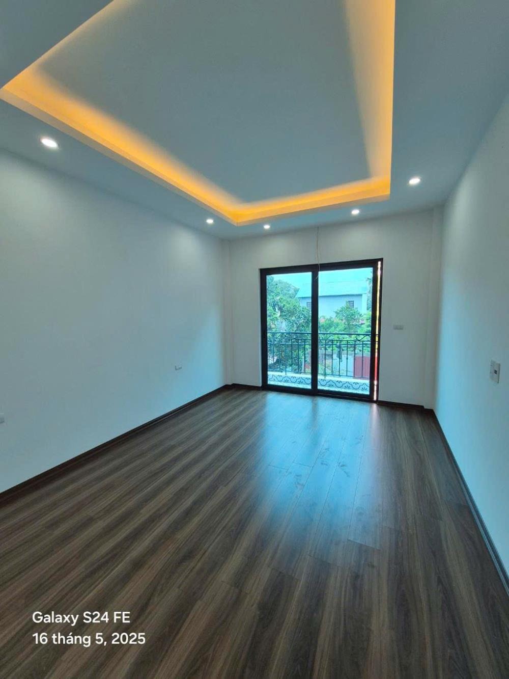 Bán nhà mới xây 60m2 x 4 tầng, giá 5.85 tỷ - Thanh Trì, Hà Nội