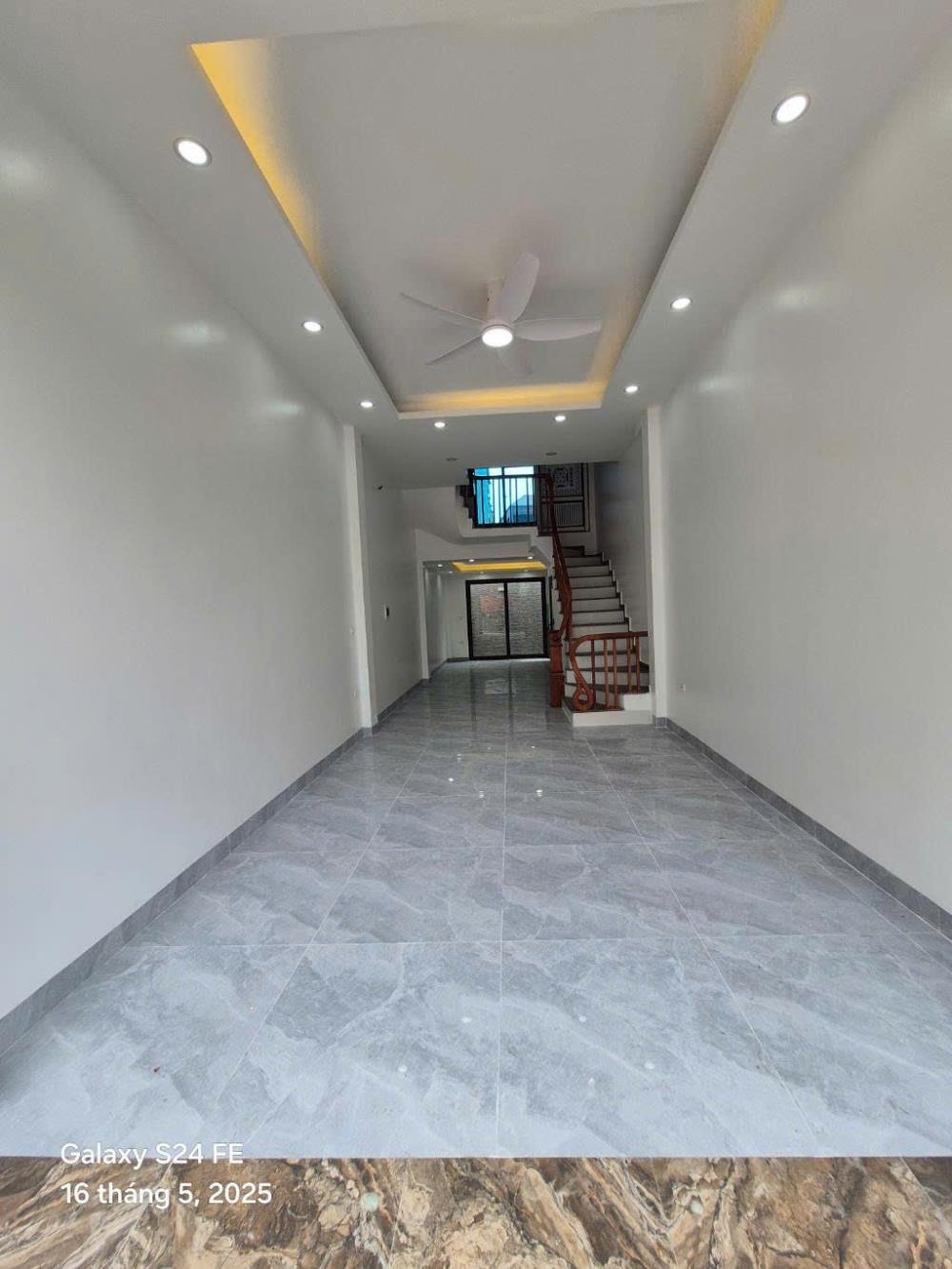 Bán nhà mới xây 60m2 x 4 tầng, giá 5.85 tỷ - Thanh Trì, Hà Nội