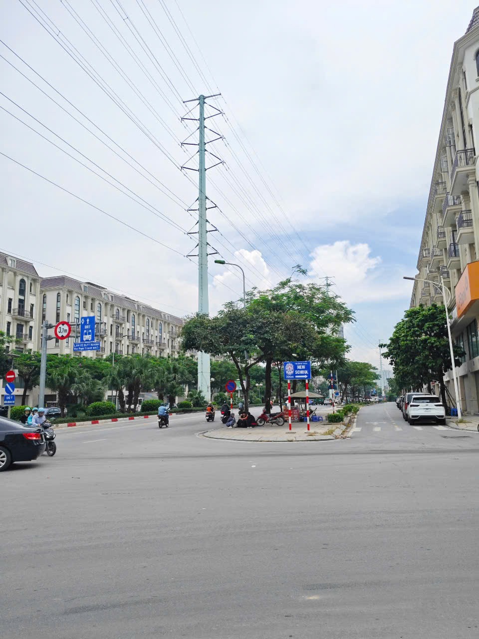 Bán nhà Him Lam gần đường đôi, 5 tầng, ô tô tránh, giá 10.5 tỷ