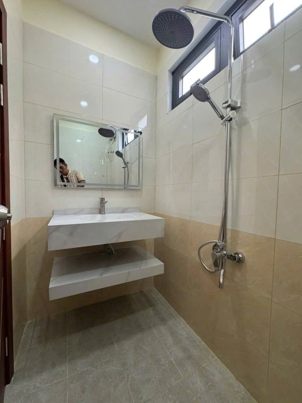 Bán nhà Him Lam gần đường đôi, 5 tầng, ô tô tránh, giá 10.5 tỷ