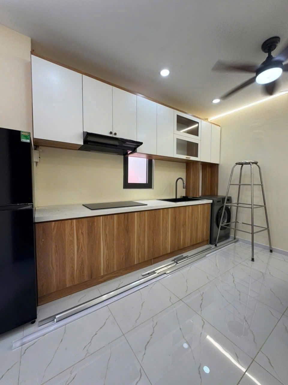 Bán nhà Him Lam gần đường đôi, 5 tầng, ô tô tránh, giá 10.5 tỷ