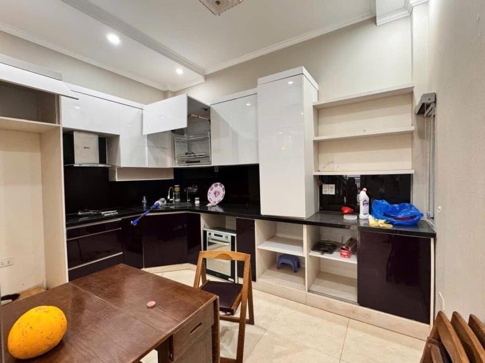 Bán nhà mặt phố Nguyễn Công Trứ - 45m2, 4 tầng, ô tô tránh, giá 13.7 tỷ