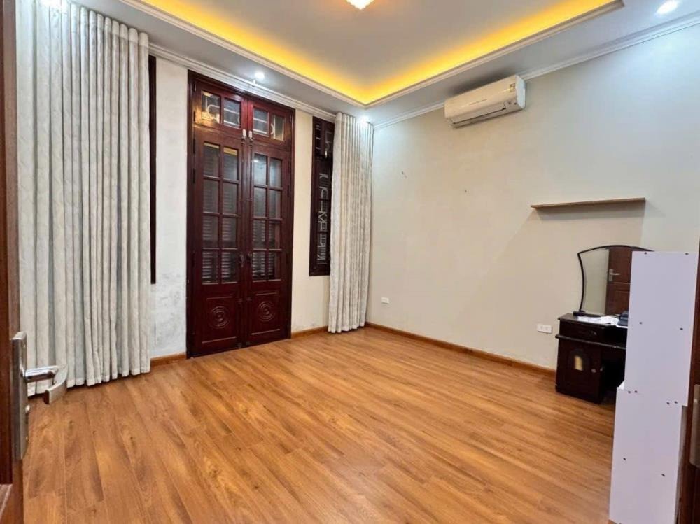 Bán nhà mặt phố Nguyễn Công Trứ - 45m2, 4 tầng, ô tô tránh, giá 13.7 tỷ