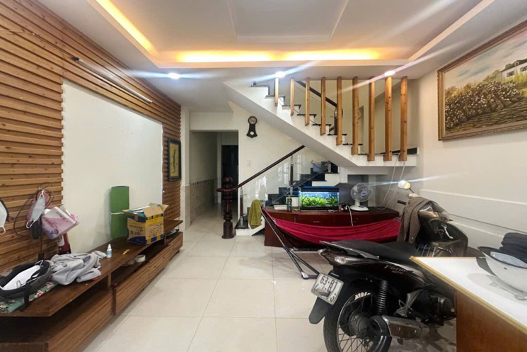 Giảm 150tr! Nhà Nở hậu mỏng 2 tầng HXH 64m2 – Lê Văn Thọ QV