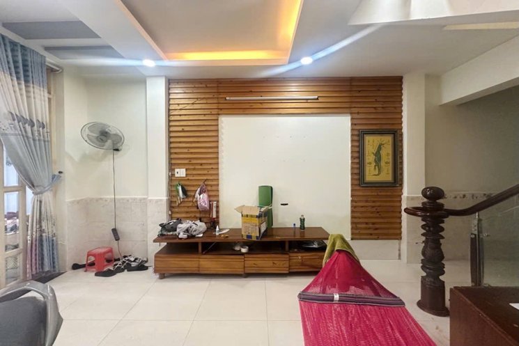 Giảm 150tr! Nhà Nở hậu mỏng 2 tầng HXH 64m2 – Lê Văn Thọ QV
