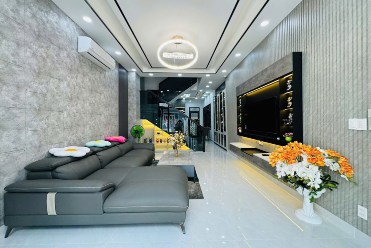 chính chủ bán gấp nhà đẹp hxh full nội thất giá chỉ 7.45 tỷ tại quận 7
