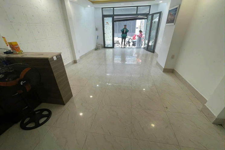 HẺM XE TẢI - PHẠM VĂN ĐỒNG , BÌNH THẠNH ,  XE HƠI NGỦ TRONG NHÀ-NHÀ MỚI 5 TẦNG 8.5 TỶ