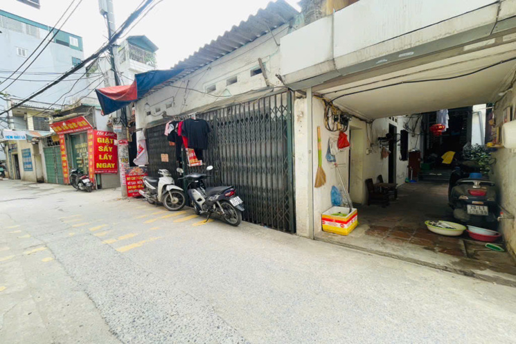 Hiếm Đất Xuân Đỉnh, 60m, MT.4.5m, bán đất tặng nhà, ô tô ngủ trong đất!