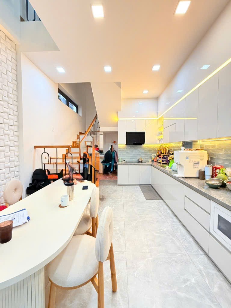 Bán nhà 5 tầng Huỳnh Văn Bánh, Phú Nhuận - 7.5 tỷ - Full nội thất