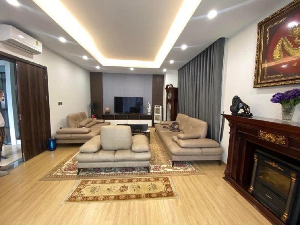 Nhà Góc Phố Hoàng Cầu 102m2 - Kinh Doanh Sầm Uất, Ô Tô Đỗ Cửa