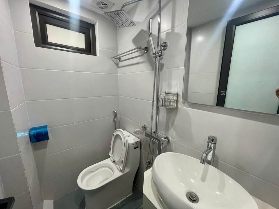 Nhà 6 Tầng, Thang Máy, Oto Đỗ Cận Nhà - Giá Tốt - Khu Vực Nhổn