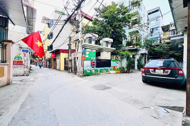 Đất Xuân Đỉnh, 61m , MT.4.1m, bán đất tặng nhà, ô tô đỗ cửa!