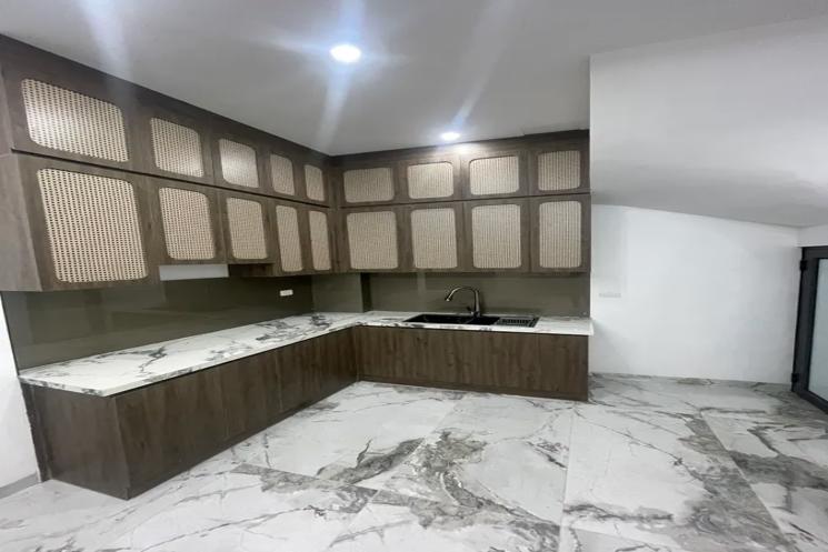 NHÀ ĐẸP Ở LUÔN Thượng Thanh 30m2 X 5Tầng mặt tiền 6.6m, 6.8 tỷ Long Biên