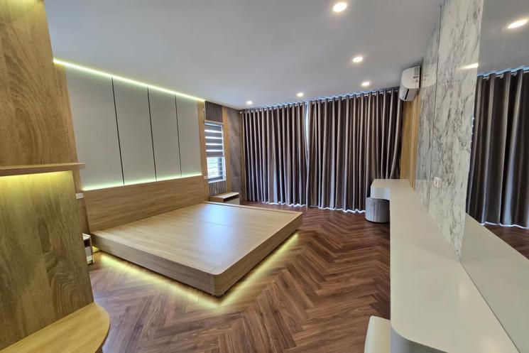 NHÀ MỚI BÁT KHỐI VÀO Bát Khối 41m2  7 Tầng mặt tiền 3.9m, 10.95 tỷ Long Biên