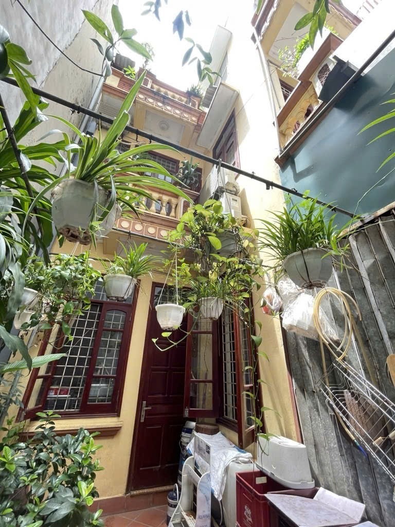 Bán nhà Nghi Tàm diện tích lớn, ngõ thông thoáng, tiềm năng phát triển