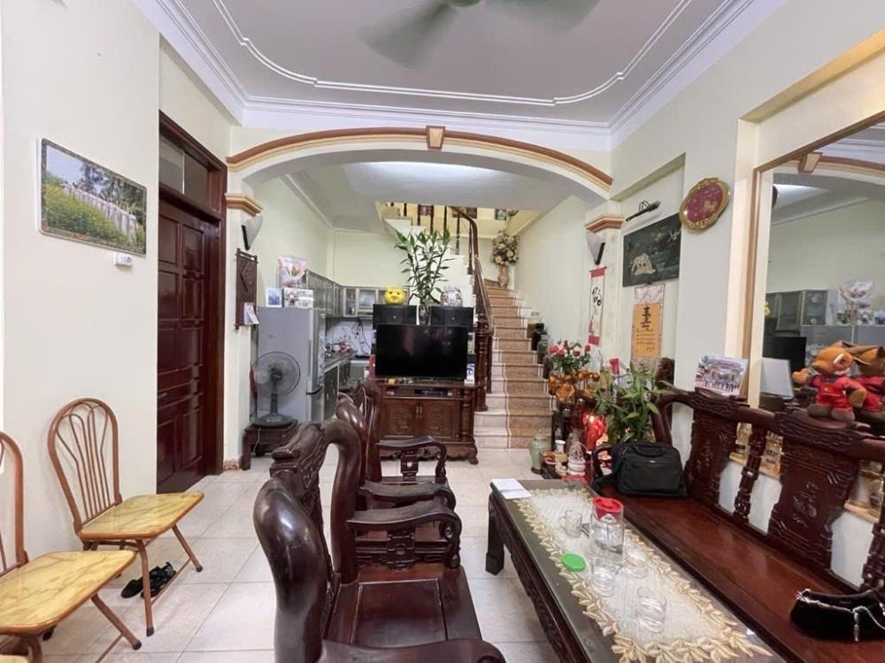 Bán nhà Nghi Tàm diện tích lớn, ngõ thông thoáng, tiềm năng phát triển