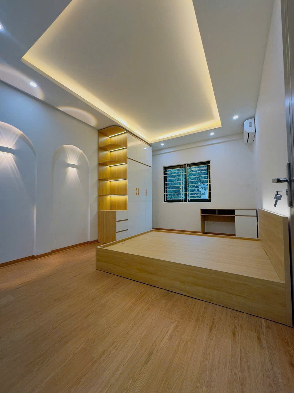 Nhà Đẹp Tây Sơn, Đống Đa - 25m2, 5 Tầng, Giá 7.5 Tỷ - Lô Góc - Gần Phố