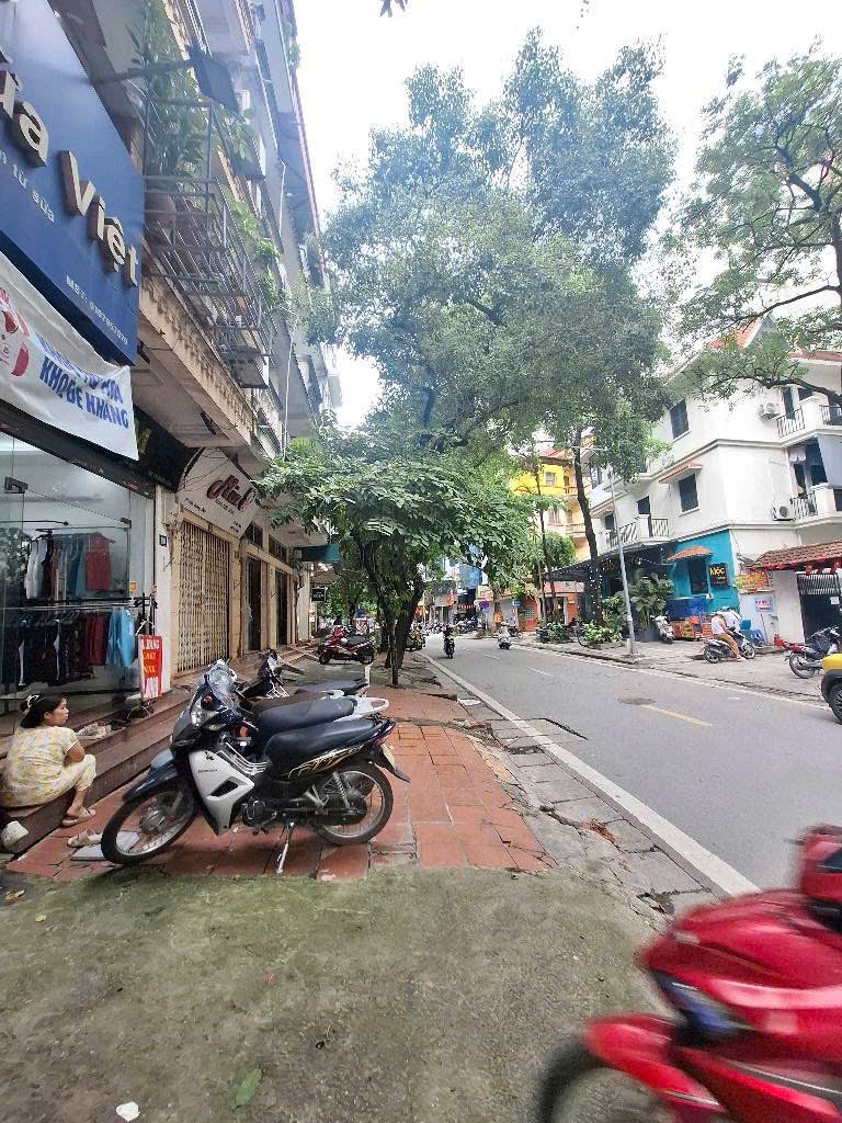 Bán nhà mặt phố Cầu Gỗ, Hoàn Kiếm - 28.5m² - Giá 65 tỷ - Lợi nhuận cao