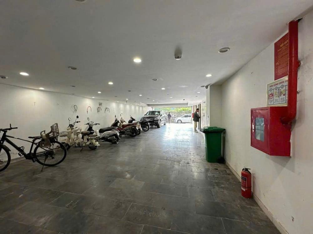 Bán tòa nhà CHDV 7 tầng, Mặt phố Tây Hồ, View Hồ Tây - Lợi nhuận cao