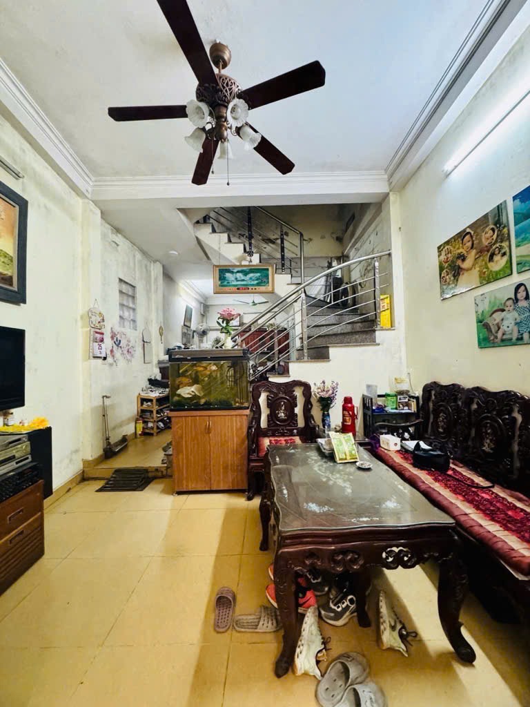 Bán nhà Tân Mai giá 9.8 tỷ - Ngõ Thông, Lô Góc, 50m2, Sổ Đỏ